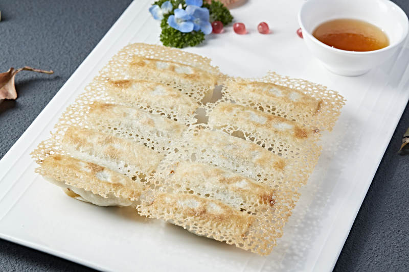 韭菜油渣馅渔网煎锅贴图片