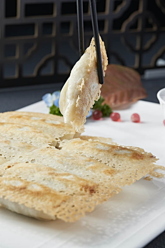 韭菜油渣馅渔网煎锅贴图片