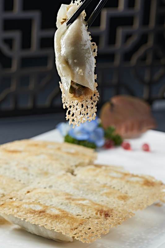 韭菜油渣馅渔网煎锅贴图片