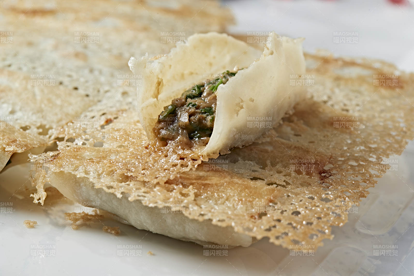 韭菜油渣馅渔网煎锅贴图片