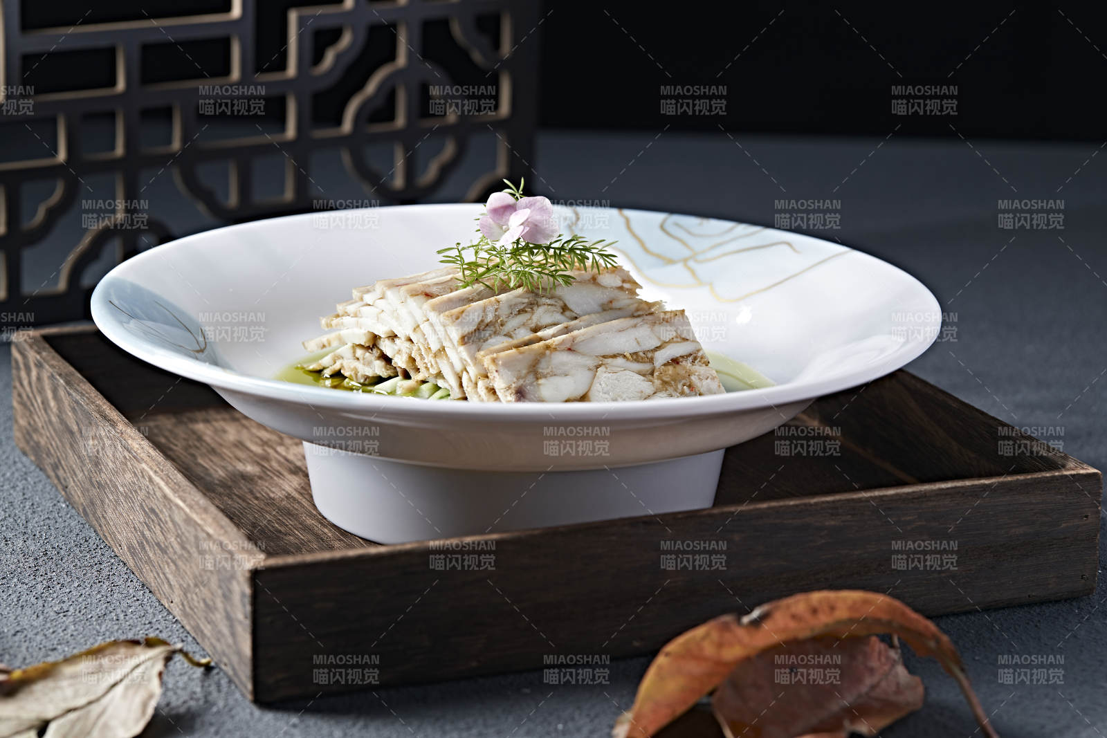 北京填鸭肉糕切片配藤椒麻油图片