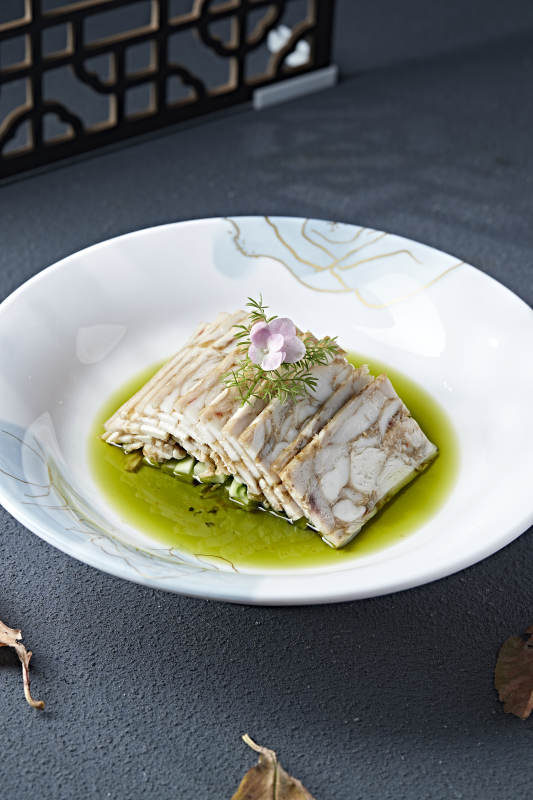 北京填鸭肉糕切片配藤椒麻油图片