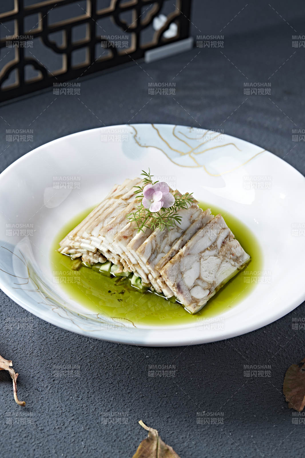 北京填鸭肉糕切片配藤椒麻油图片