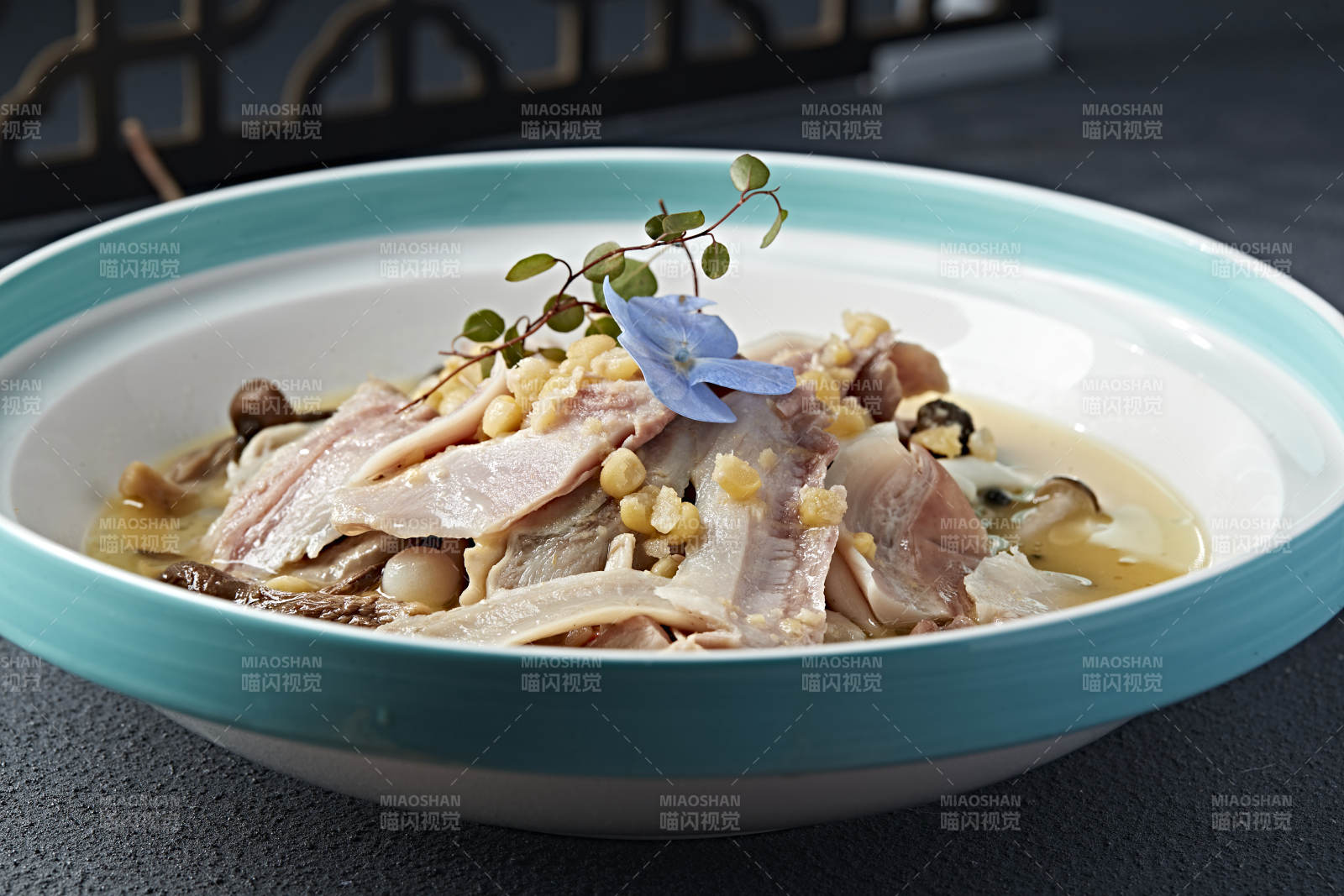 茶树菇鹰嘴豆炖猪肚片图片