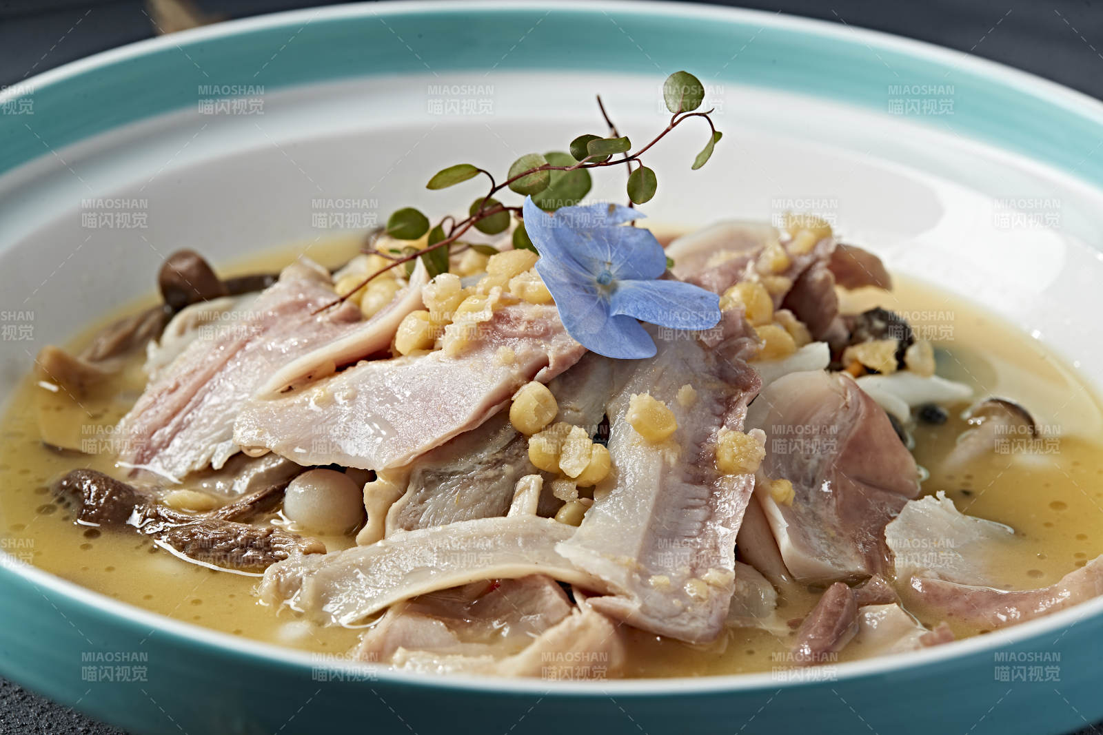 茶树菇鹰嘴豆炖猪肚片图片