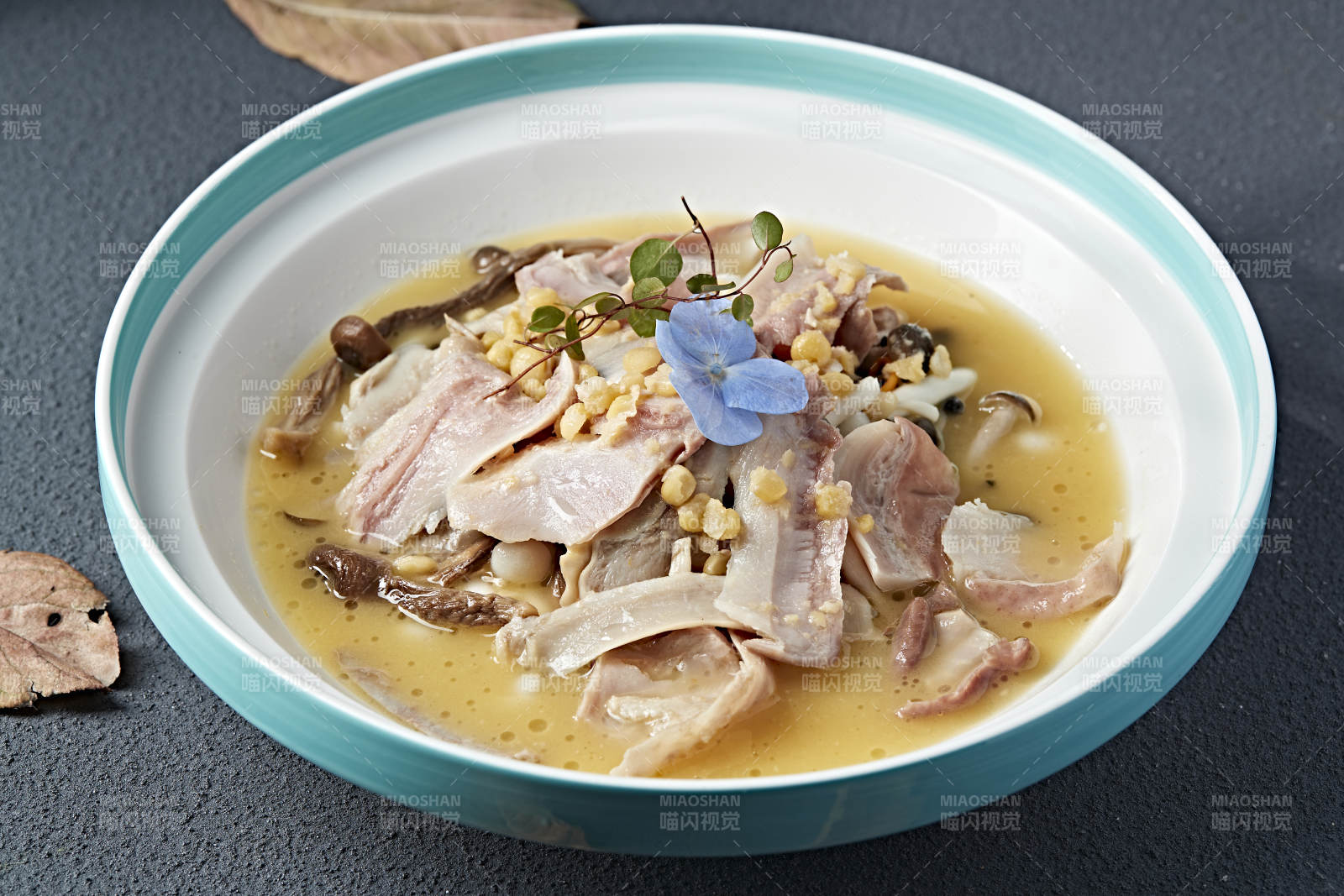 茶树菇鹰嘴豆炖猪肚片图片