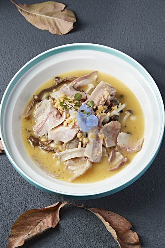 茶树菇鹰嘴豆炖猪肚片图片