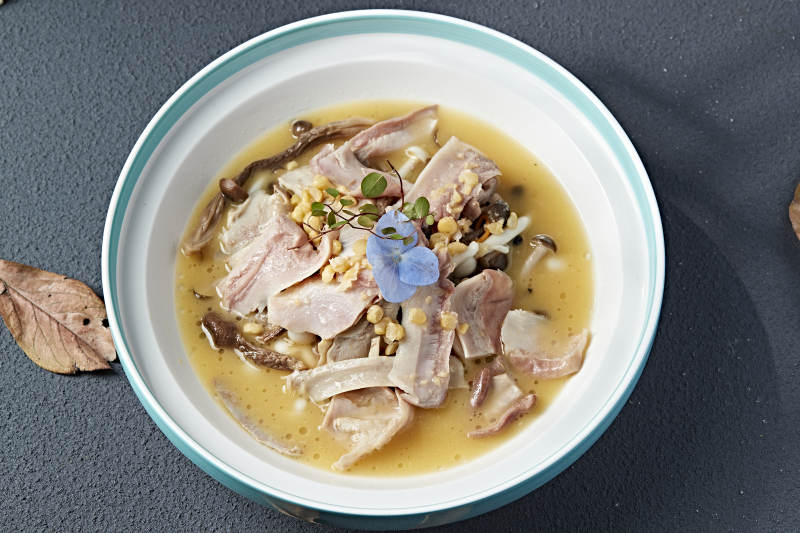 茶树菇鹰嘴豆炖猪肚片图片