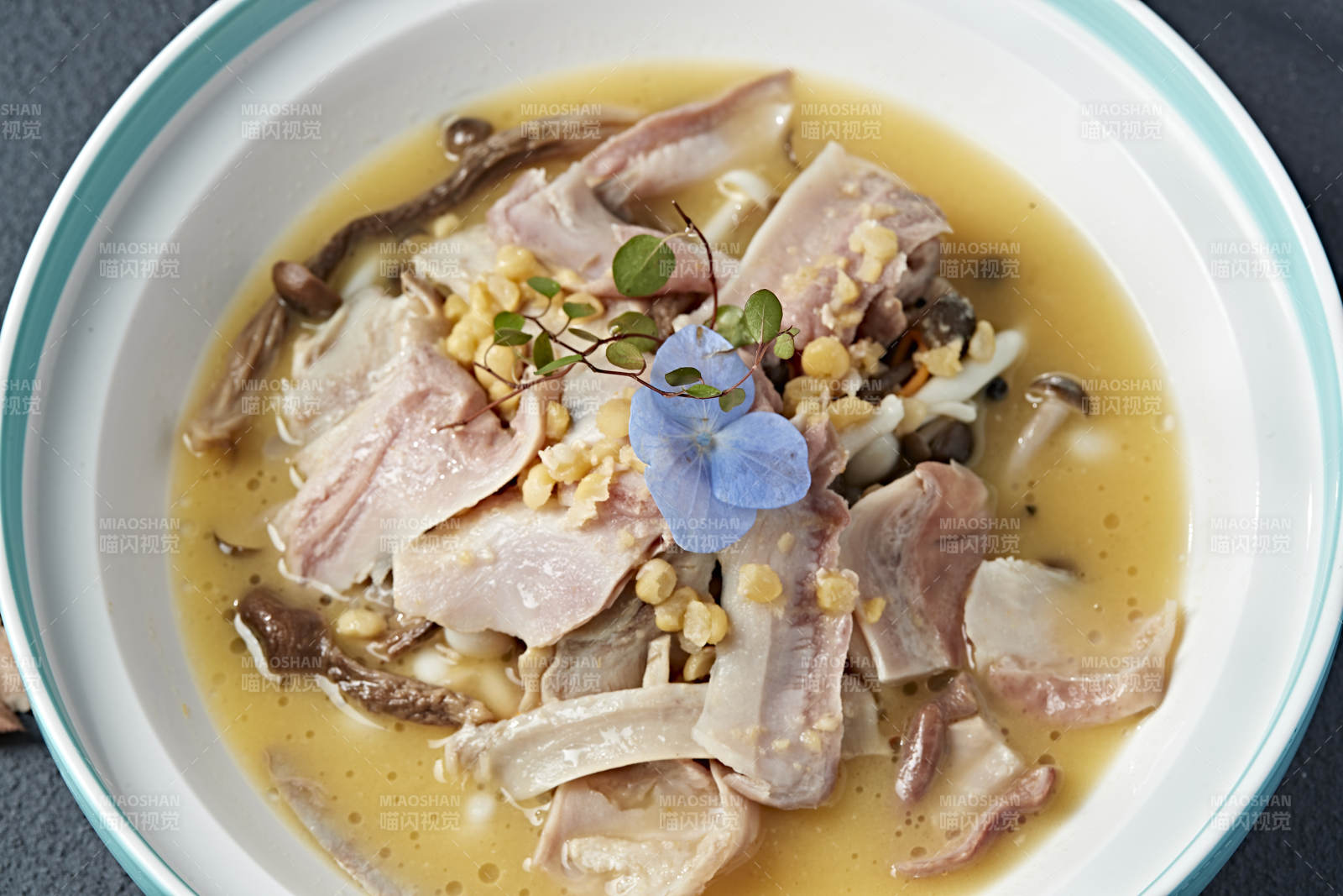 茶树菇鹰嘴豆炖猪肚片图片