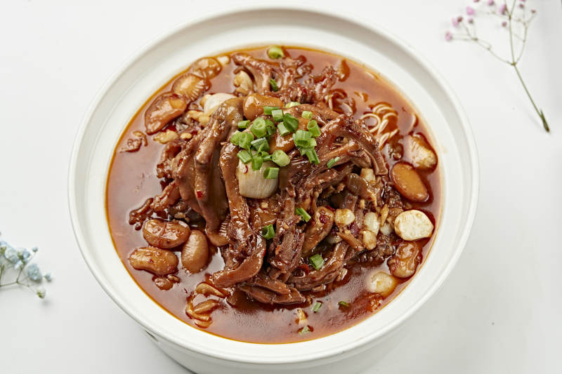 砂锅香辣红焖蒜香芸豆鹅掌图片