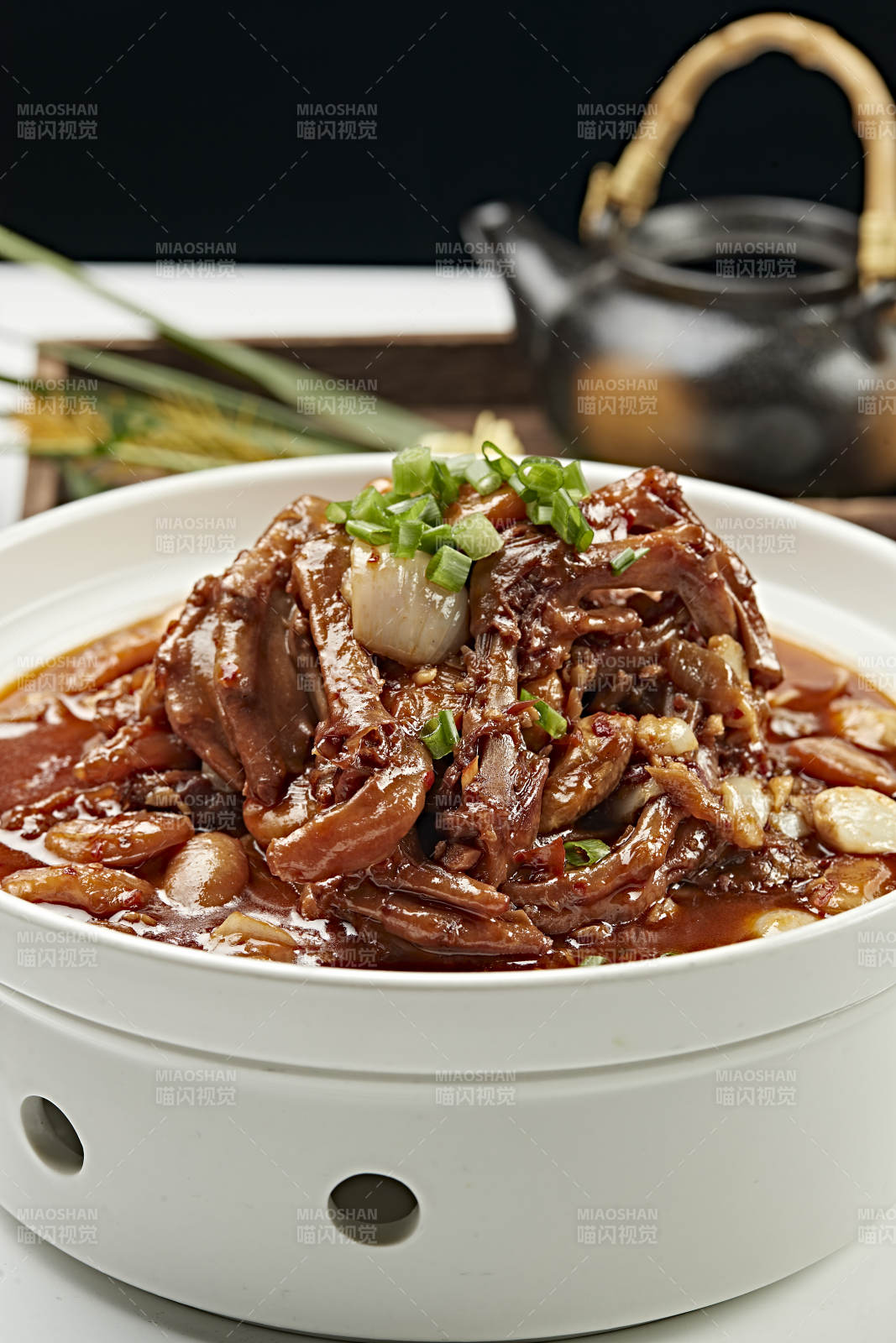 砂锅香辣红焖蒜香芸豆鹅掌图片