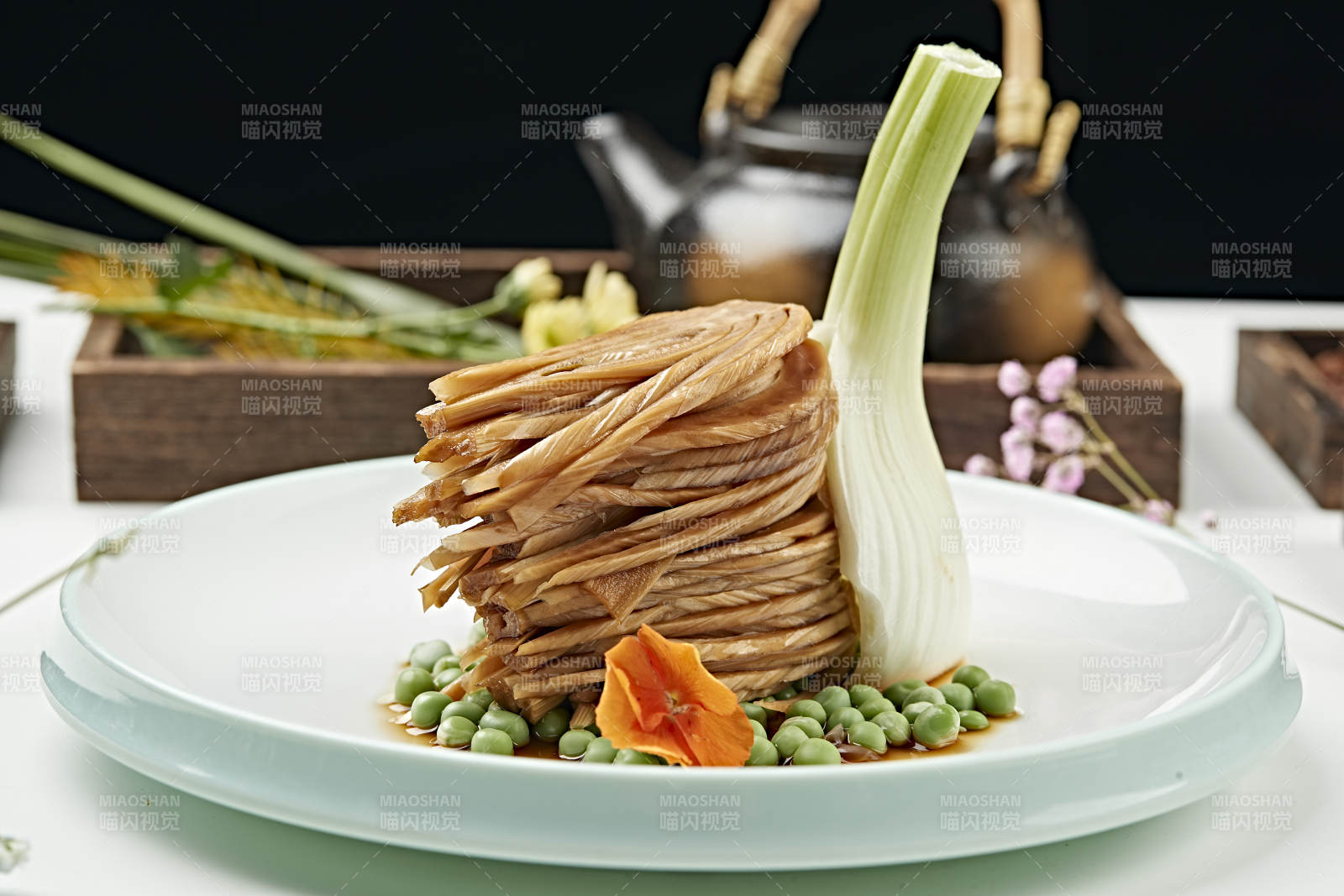 浇汁青豆芥菜根图片