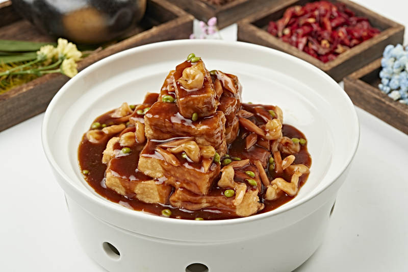 砂锅卤汁花蛤肉烧油煎豆腐图片