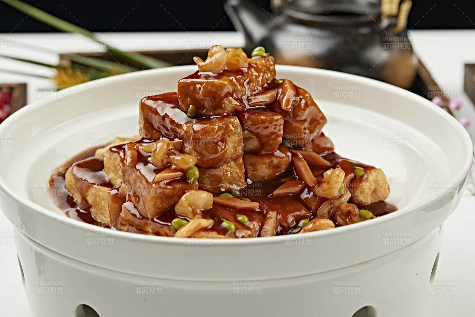 砂锅卤汁花蛤肉烧油煎豆腐图片