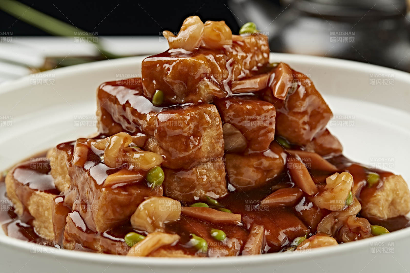 砂锅卤汁花蛤肉烧油煎豆腐图片