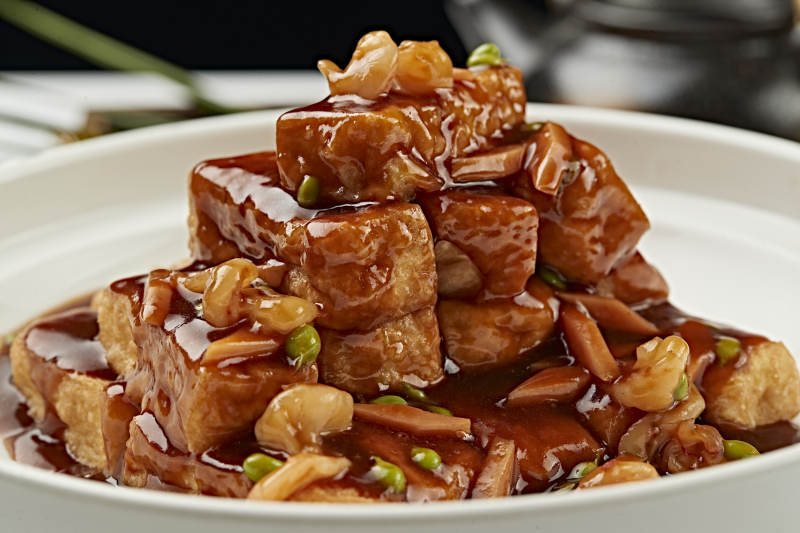 砂锅卤汁花蛤肉烧油煎豆腐图片