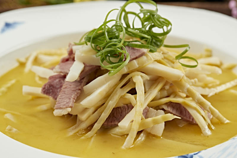 酸汤嫩笋炖猪通脊片图片