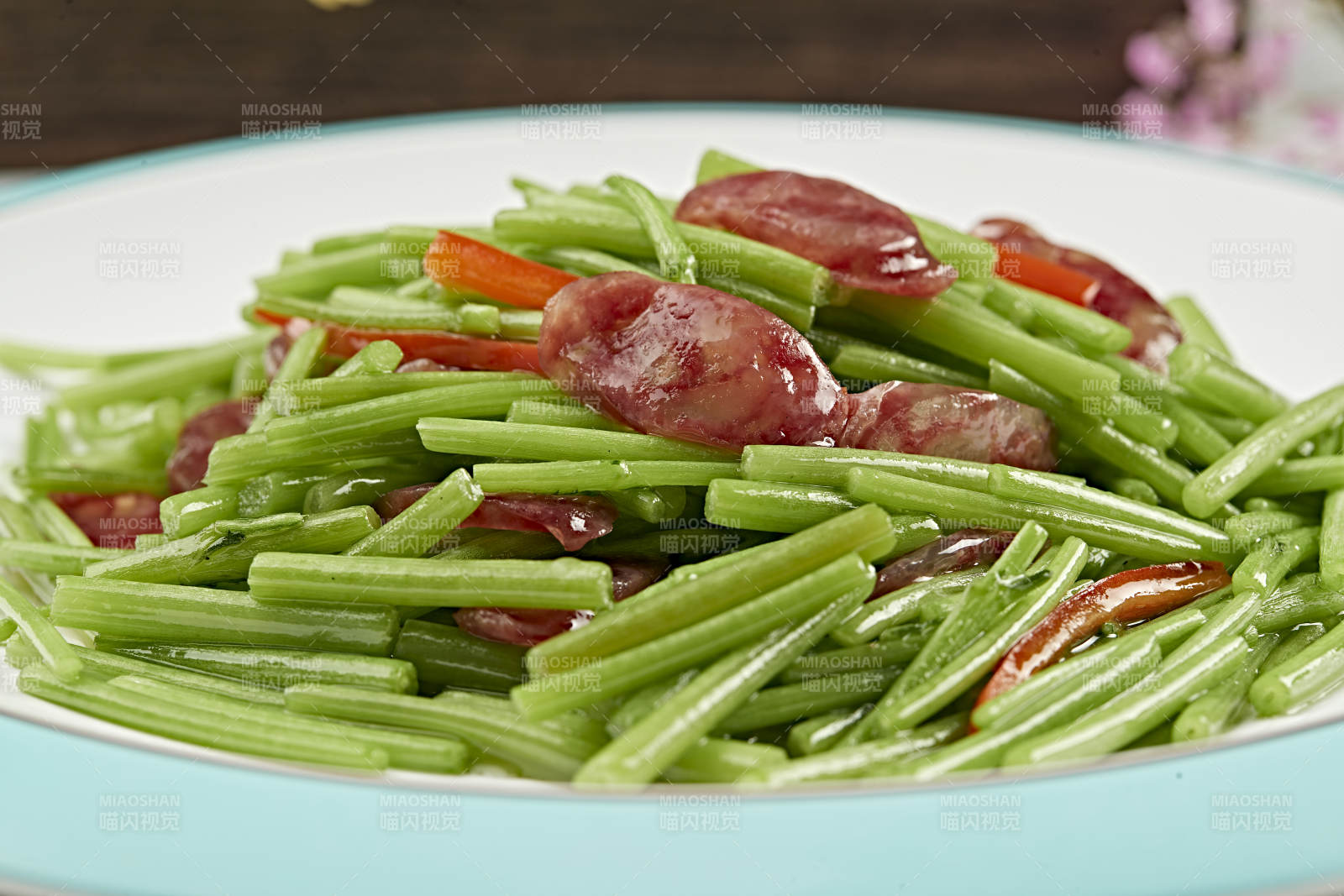 港式香肠彩椒小炒空心菜图片
