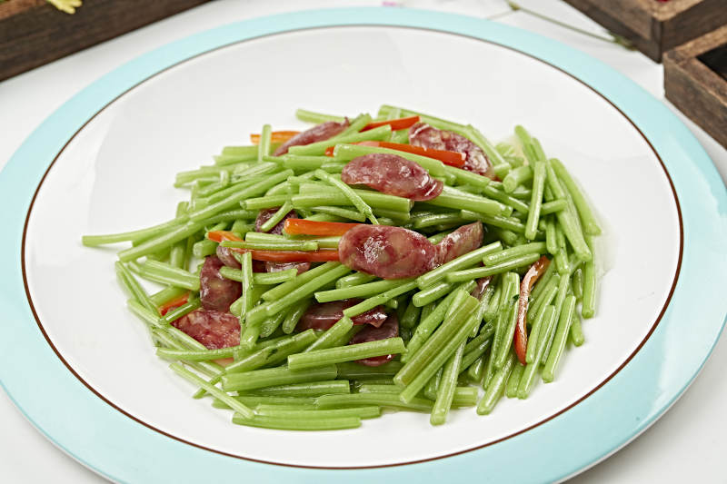 港式香肠彩椒小炒空心菜图片