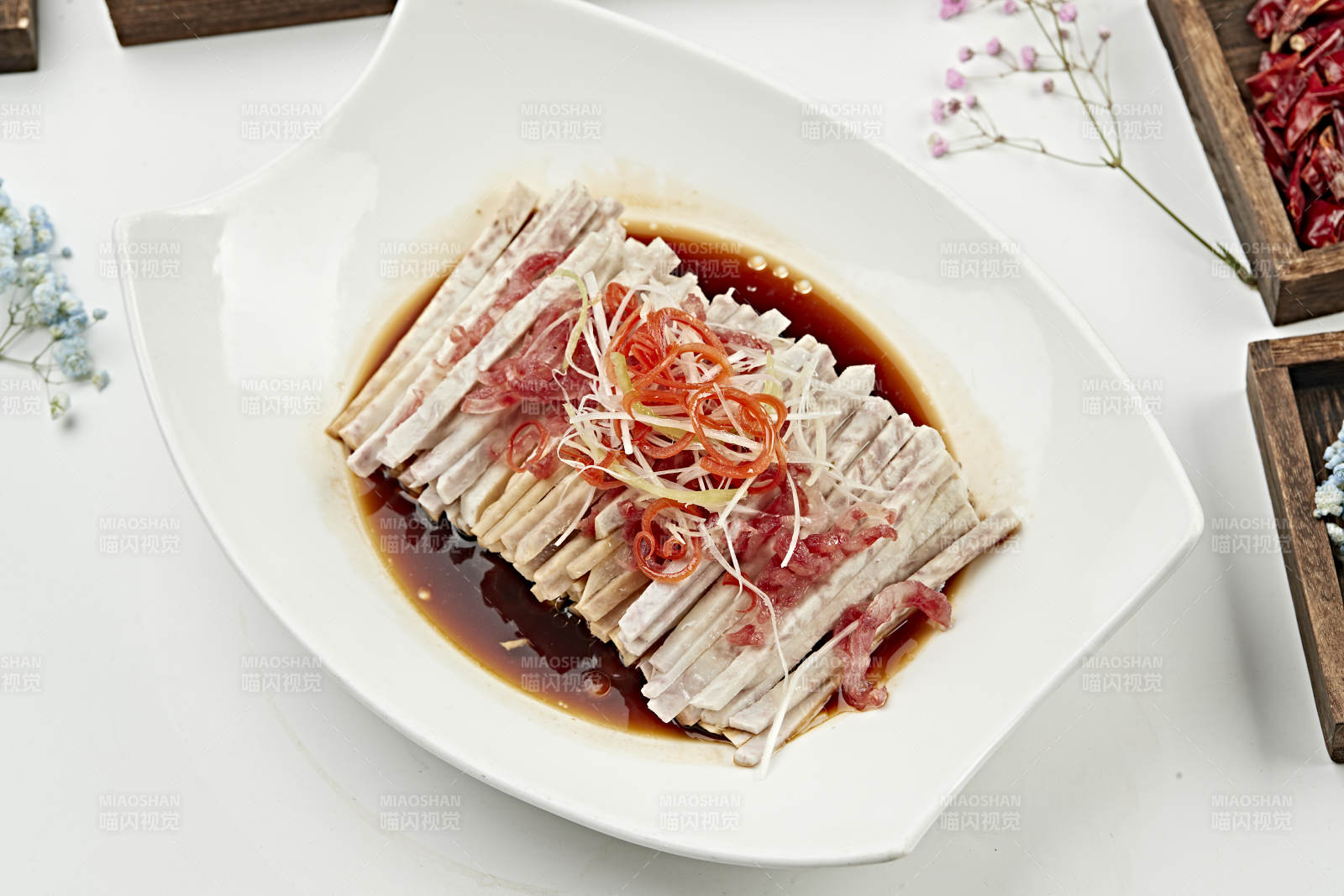 浇汁香肠蒸荔浦香芋条图片