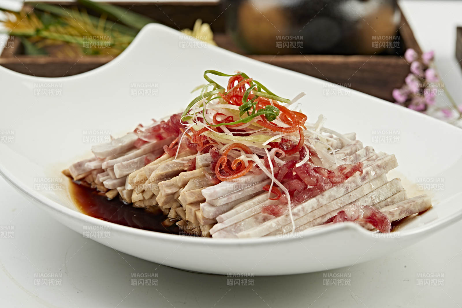 浇汁香肠蒸荔浦香芋条图片