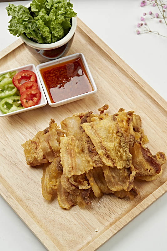 蘸汁香炸猪五花油渣图片