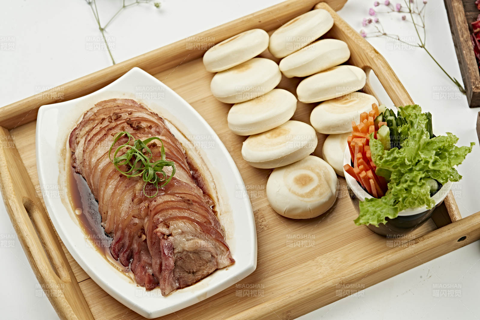 卤煮猪肘切片肉夹馍图片