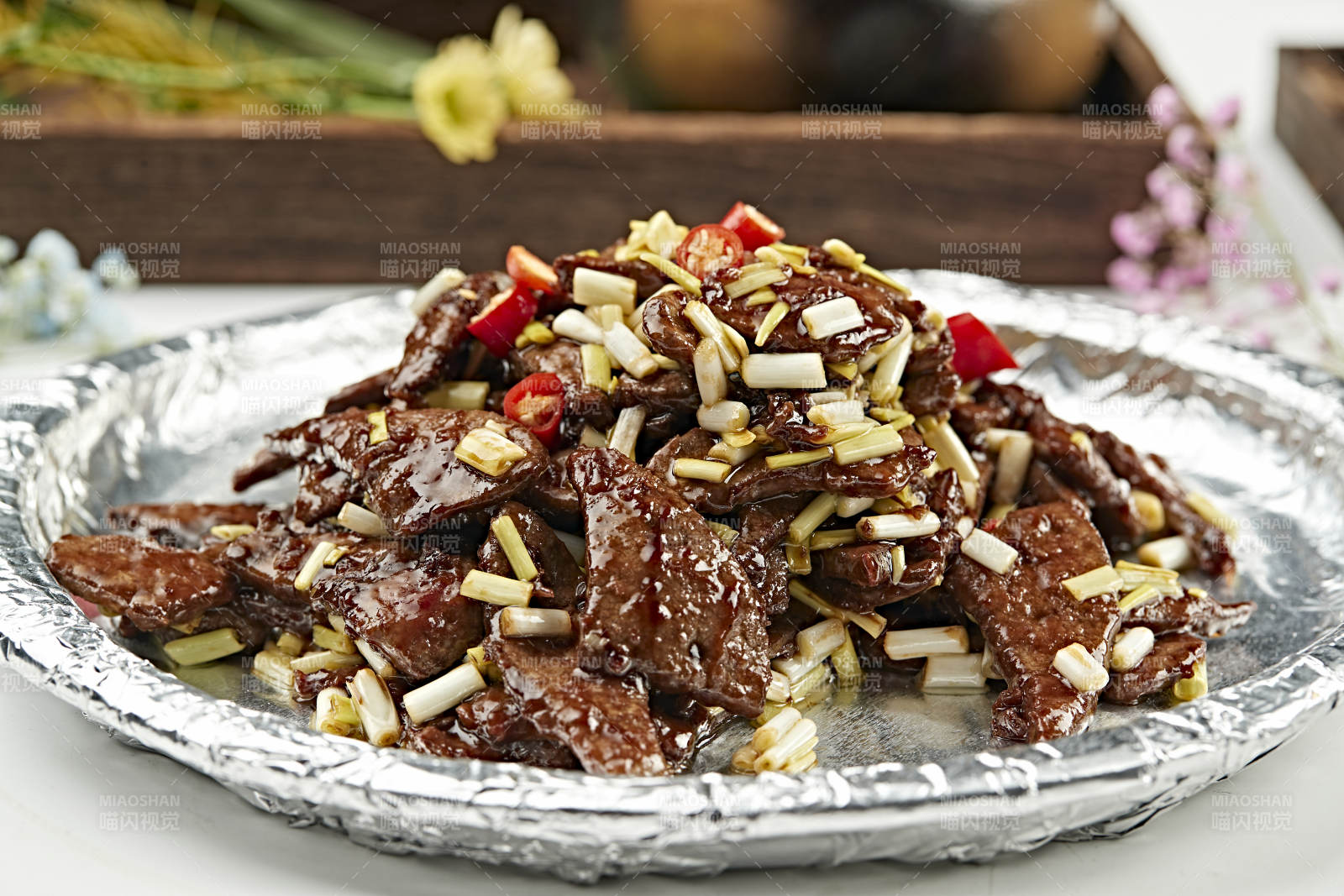 铁板葱香酱爆猪肝图片