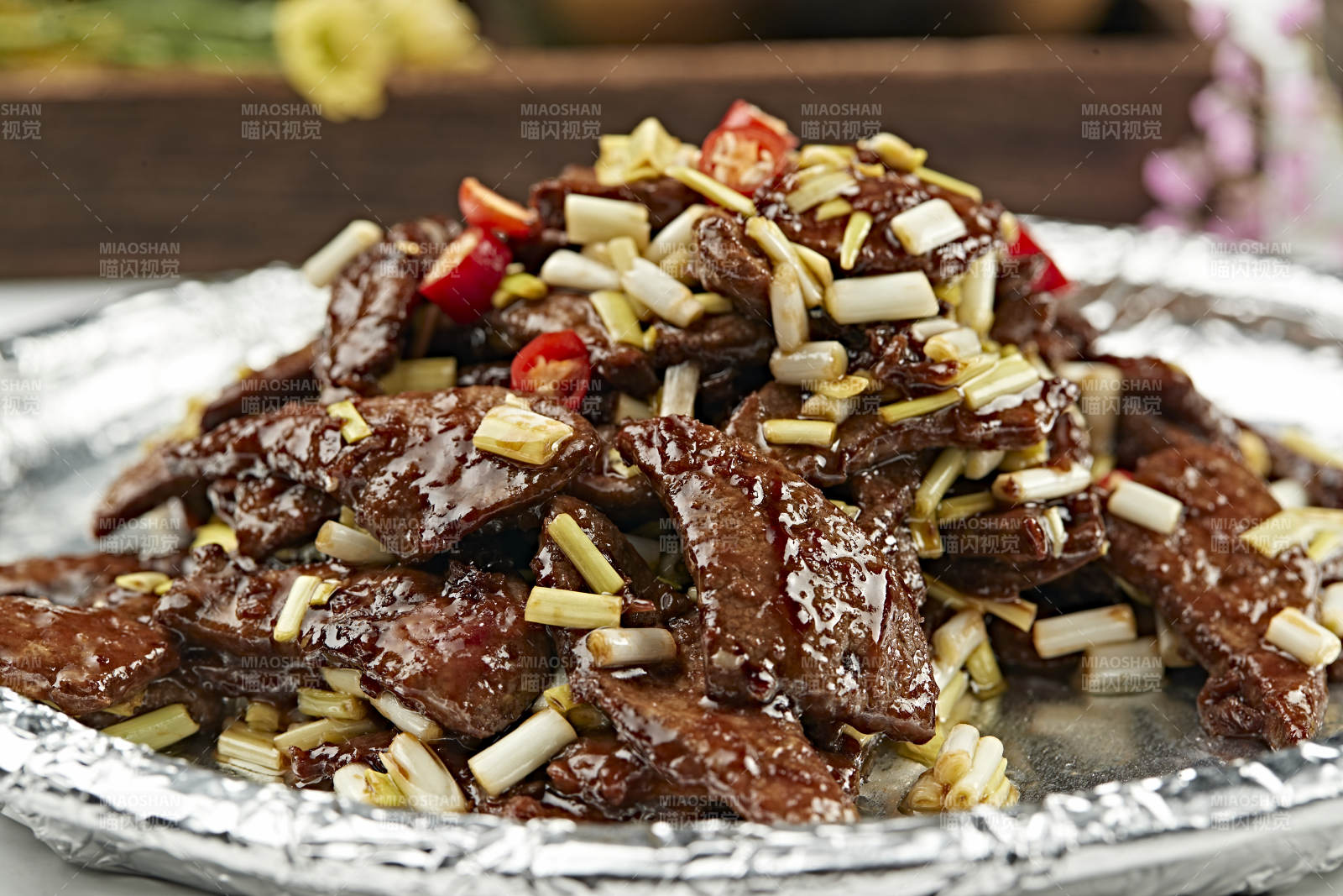 铁板葱香酱爆猪肝图片