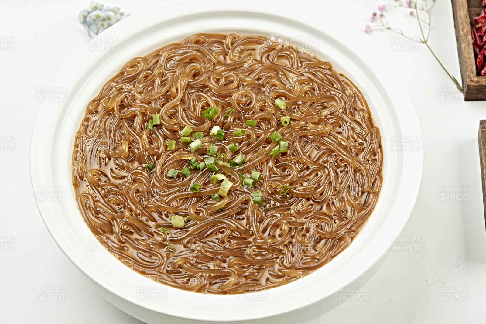 葱香卤汤煮土豆粉（葱香水晶粉）图片