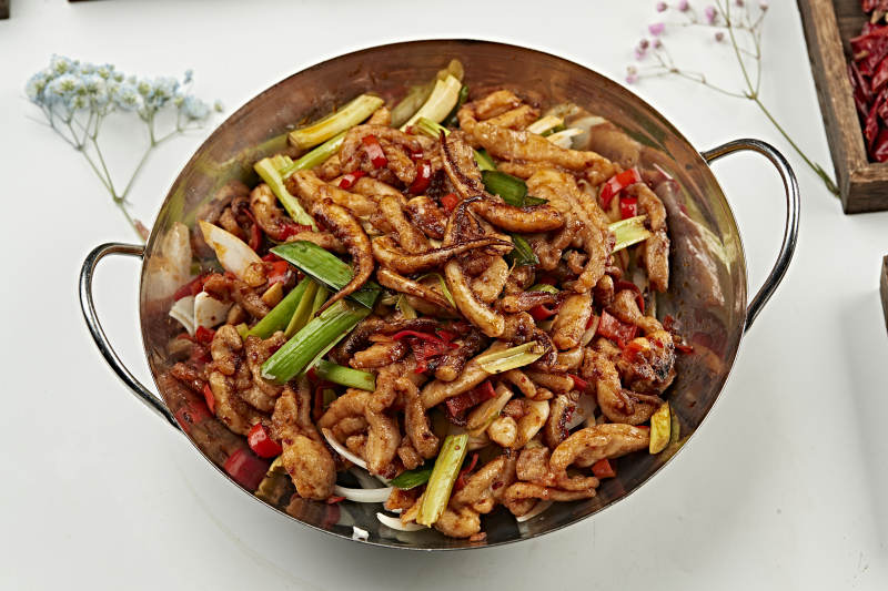 锅仔香辣酱爆鸡丝鱿鱼须图片