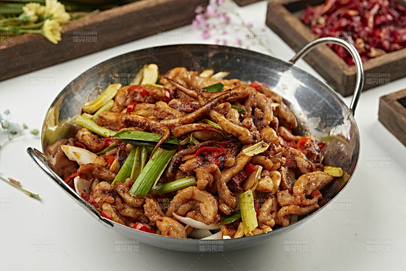 锅仔香辣酱爆鸡丝鱿鱼须图片