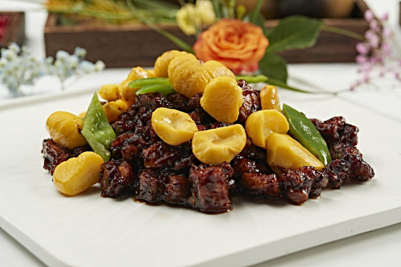 酱烧鸡腿肉鲜板栗图片