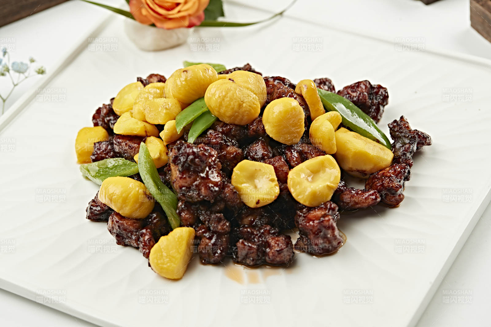 酱烧鸡腿肉鲜板栗图片