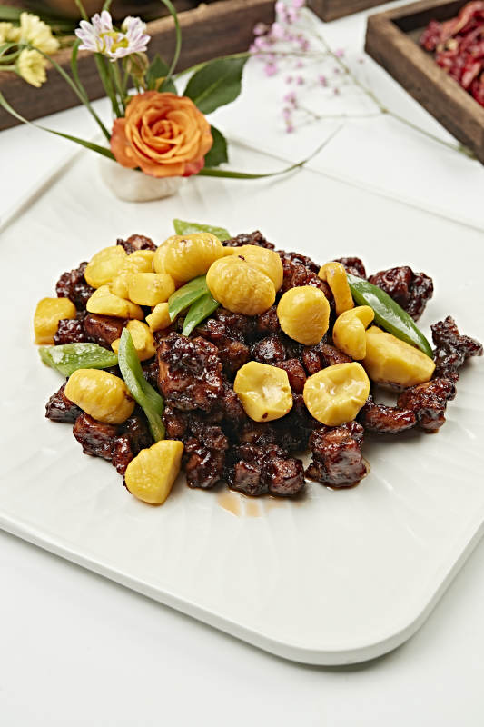 酱烧鸡腿肉鲜板栗图片