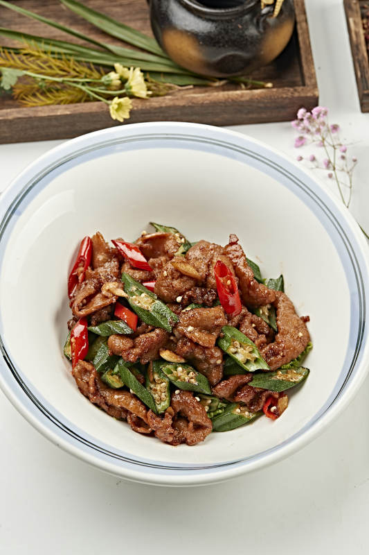 酱烧辣椒秋葵猪五花肉片图片