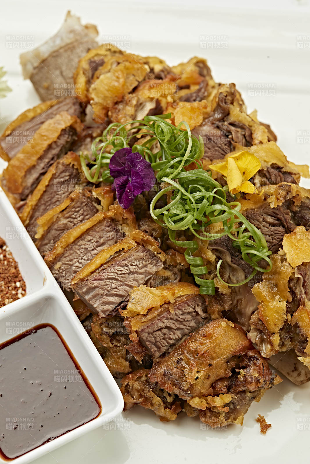 蘸汁香炸牛肋脱骨肉图片