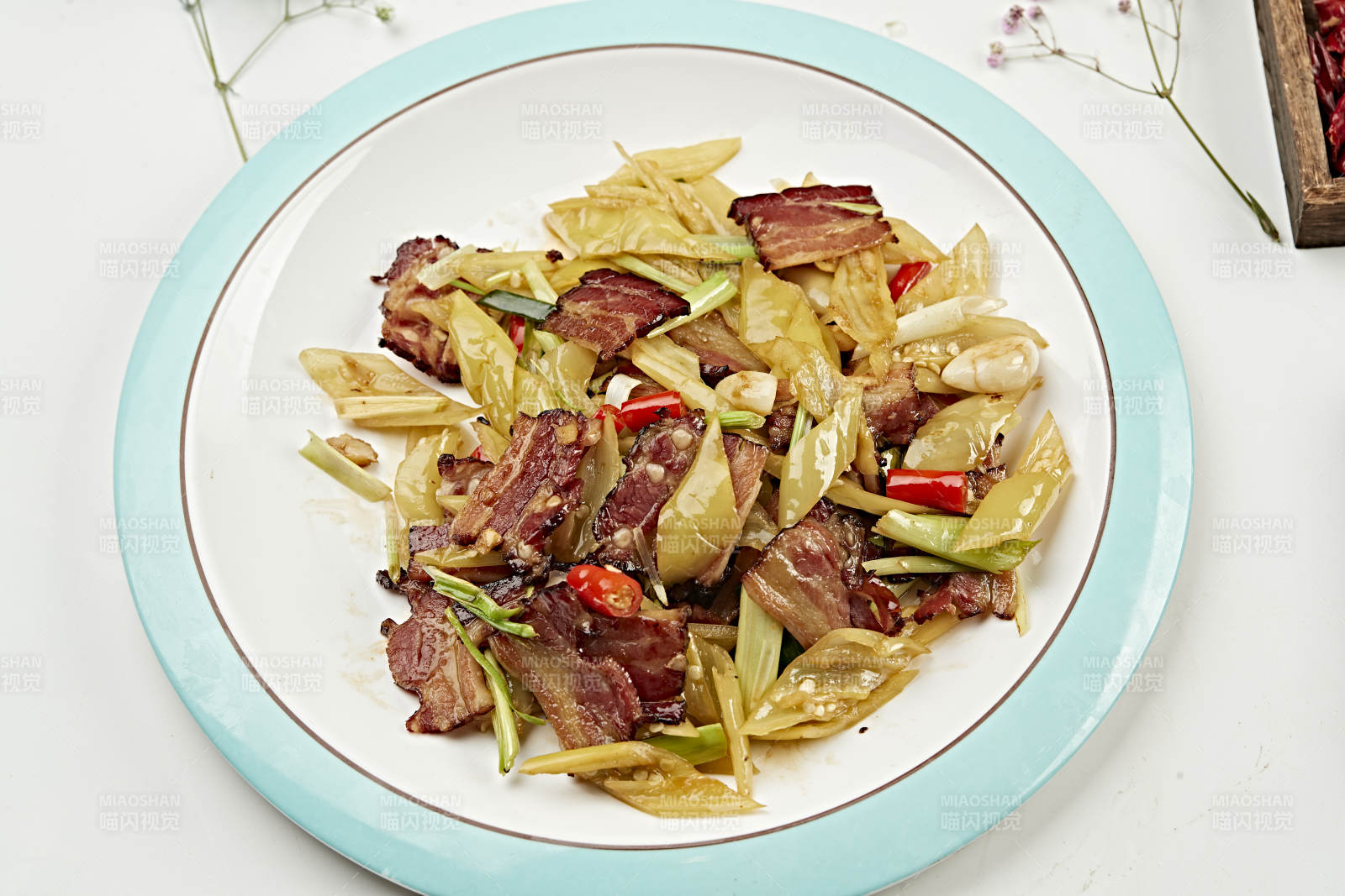 湘味酸辣白椒炒腊肉图片