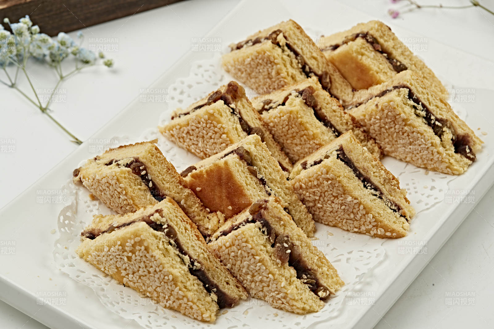 烘烤芝麻果酱葡萄干夹心饼图片