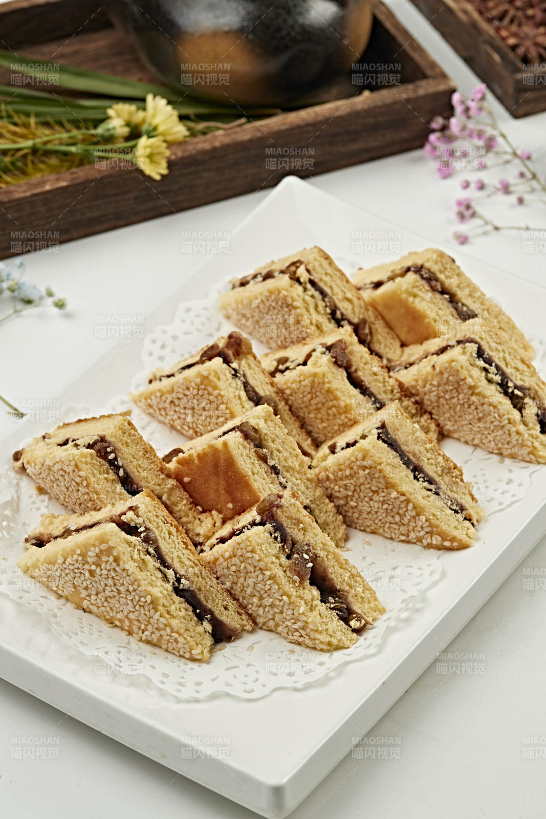 烘烤芝麻果酱葡萄干夹心饼图片