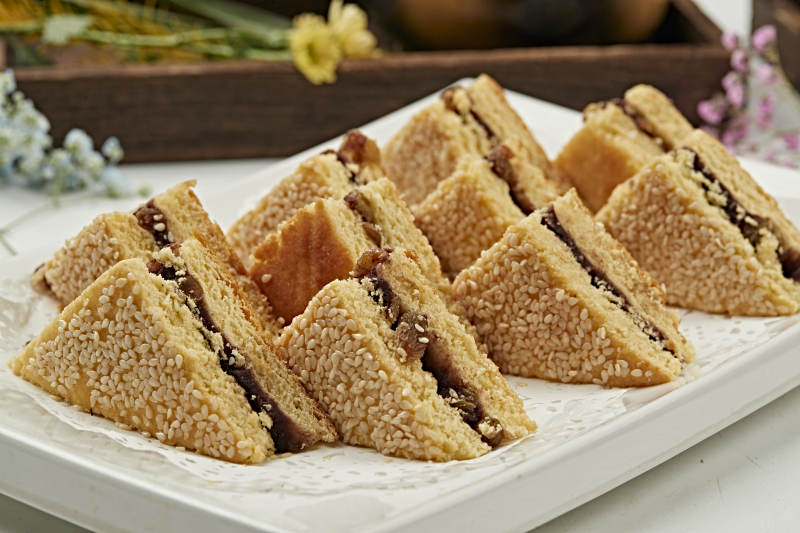 烘烤芝麻果酱葡萄干夹心饼图片