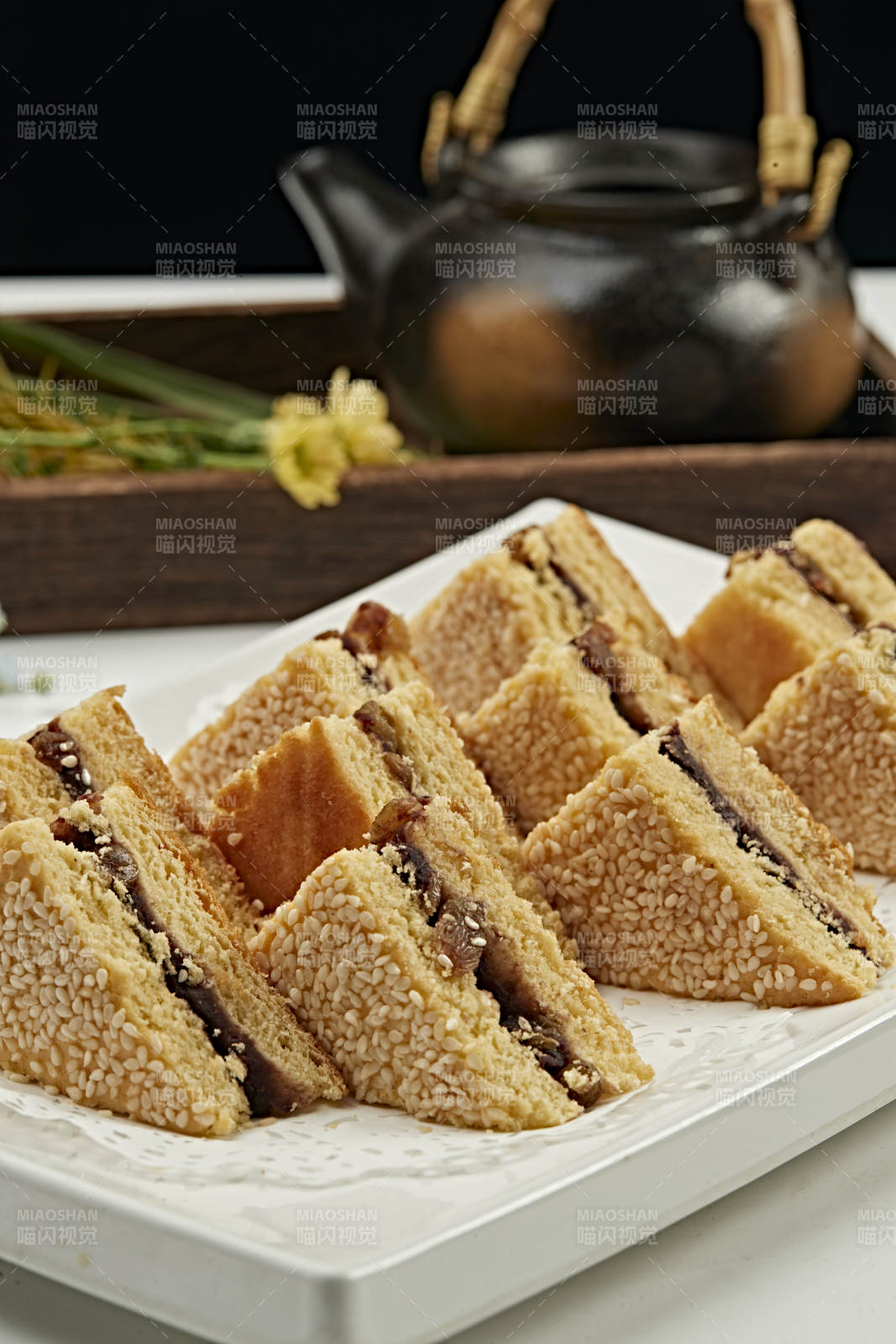 烘烤芝麻果酱葡萄干夹心饼图片