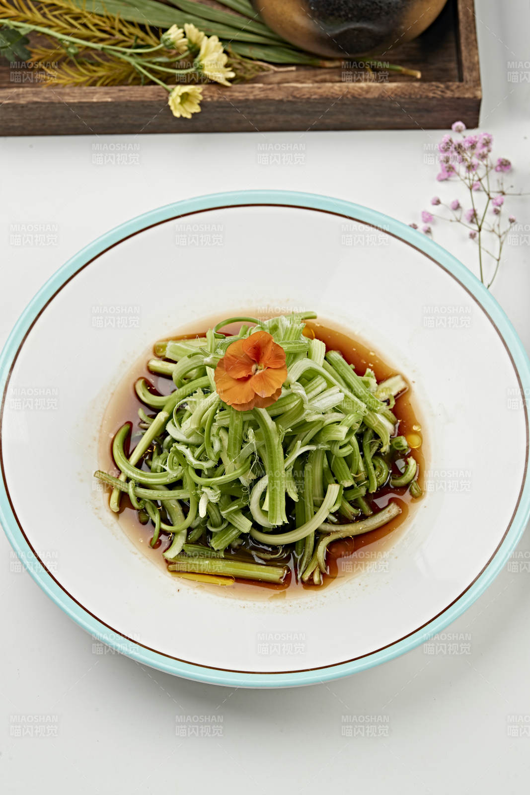 浇汁凉拌丝瓜秧图片