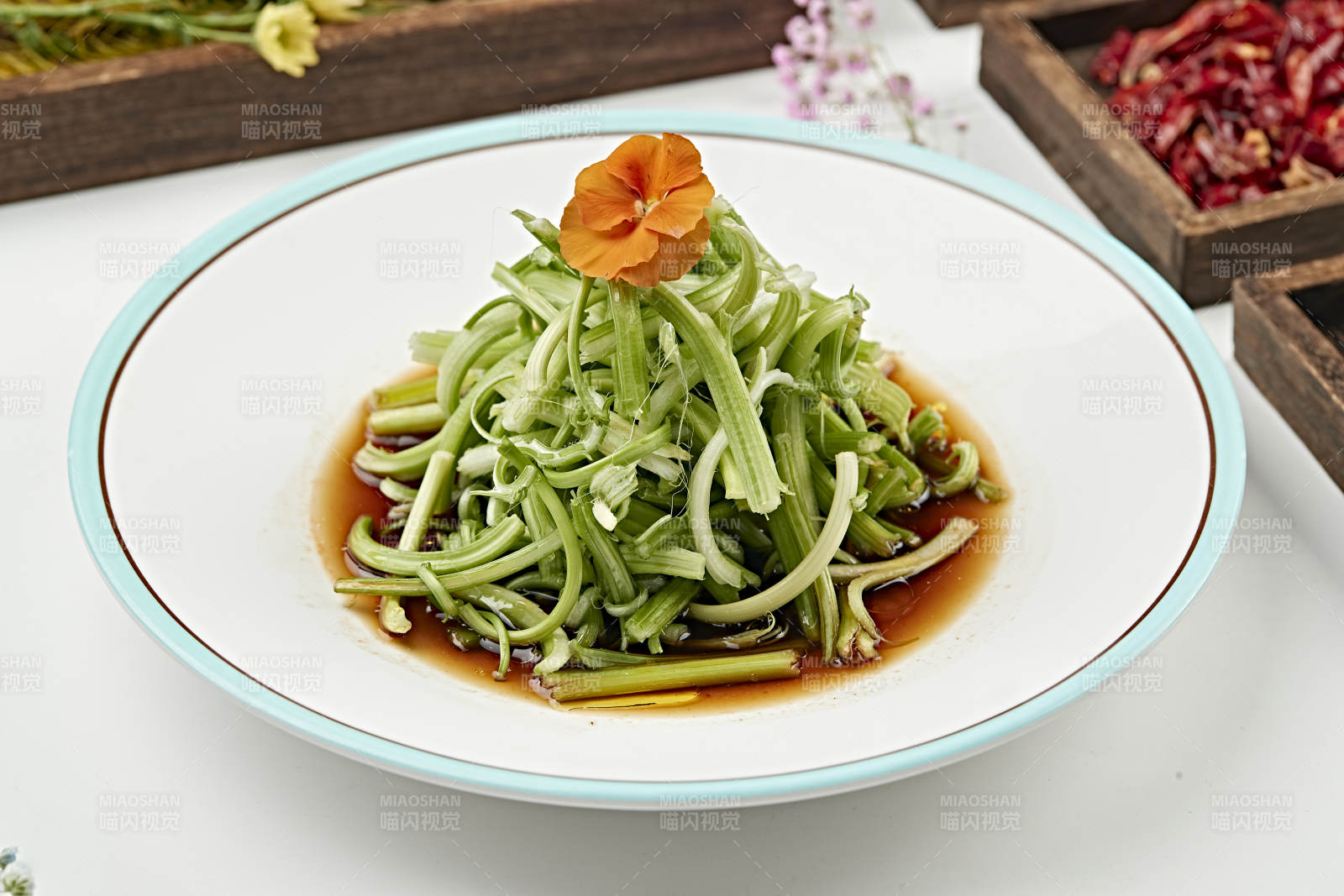 浇汁凉拌丝瓜秧图片