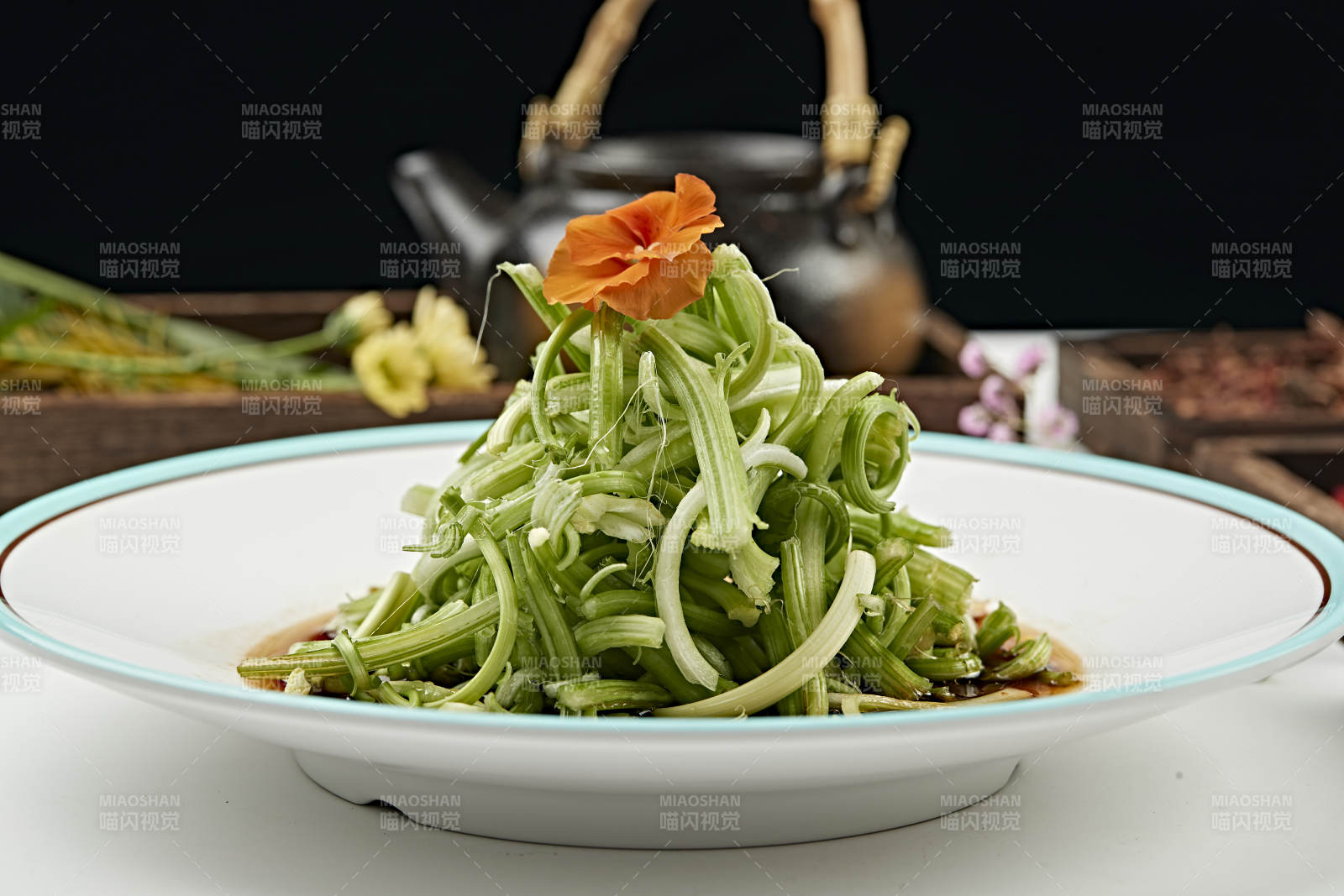 浇汁凉拌丝瓜秧图片