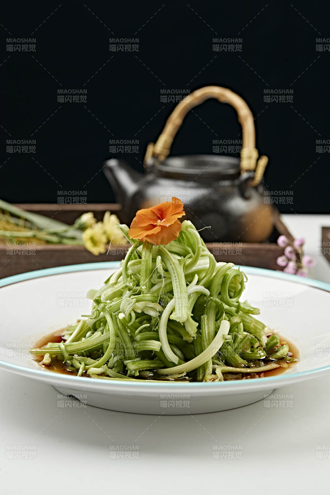 浇汁凉拌丝瓜秧图片