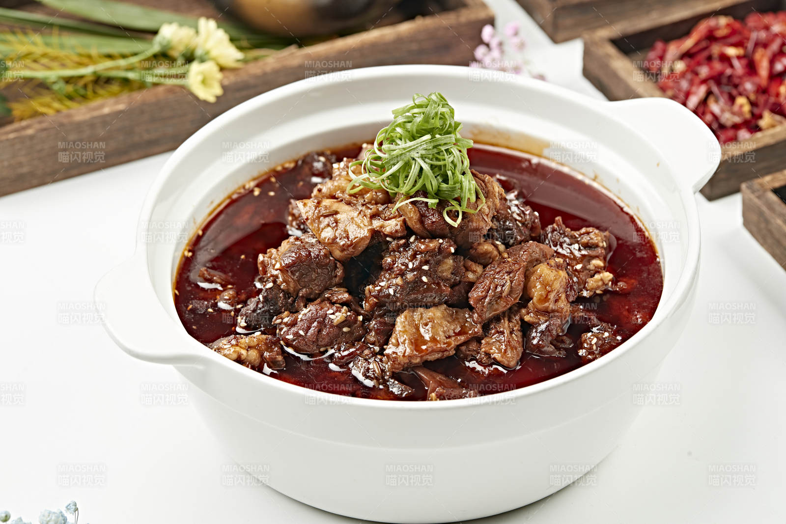 砂锅红油香辣烧牛腩图片