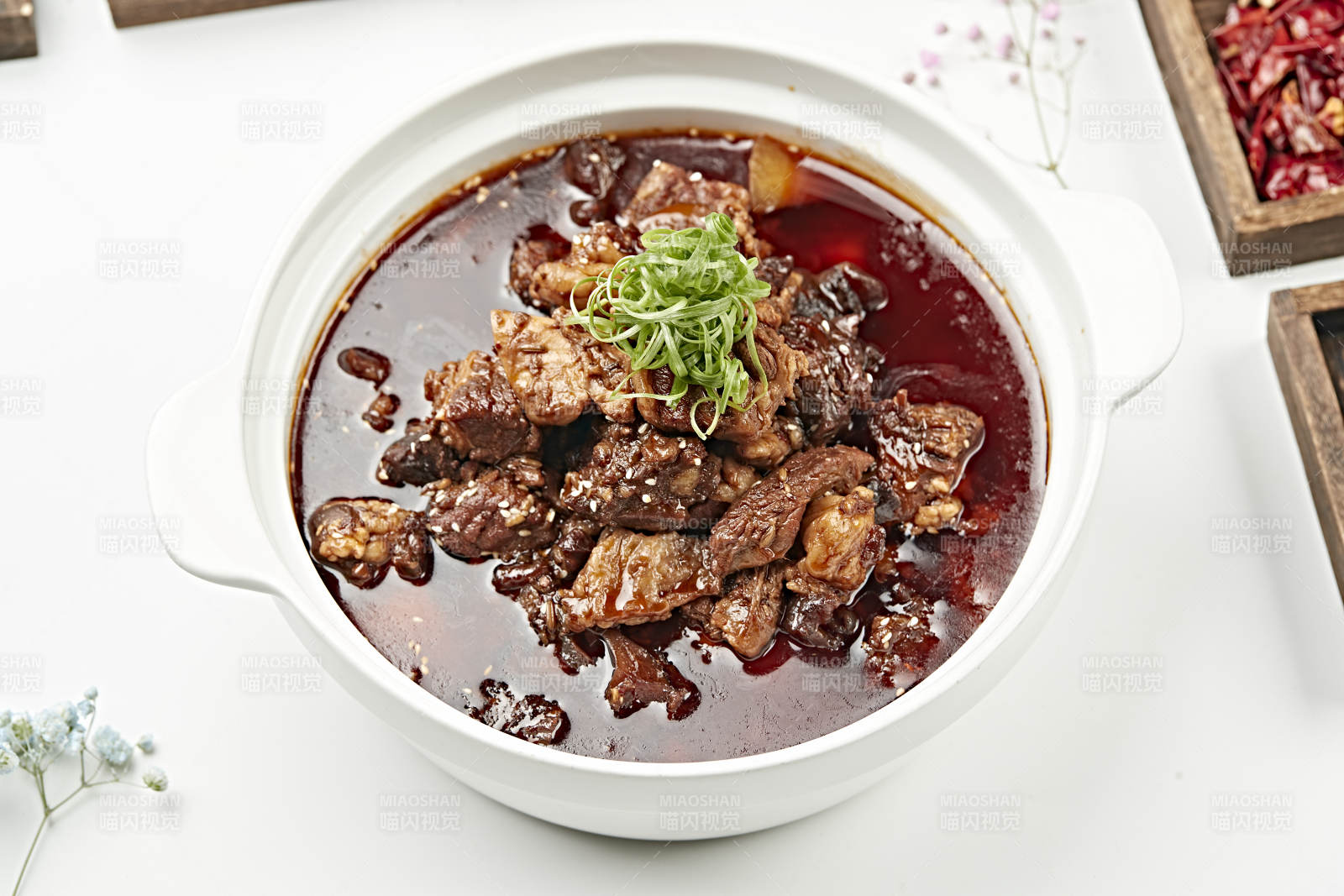 砂锅红油香辣烧牛腩图片