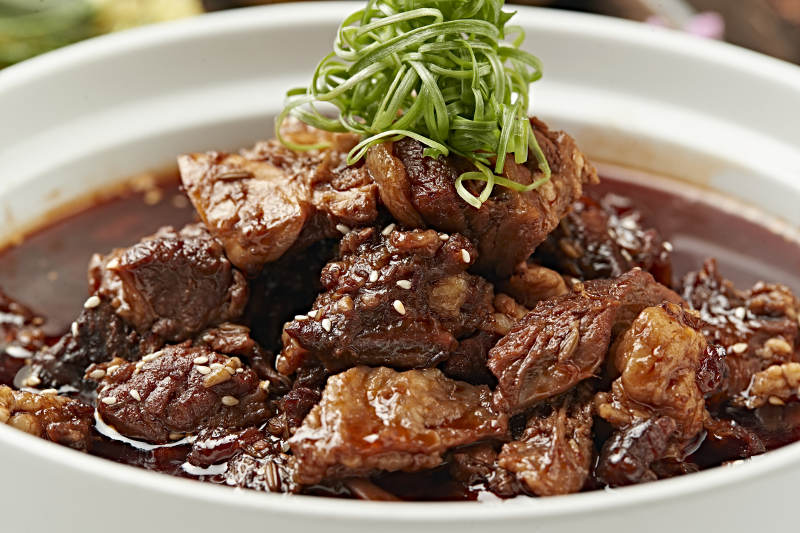 砂锅红油香辣烧牛腩图片