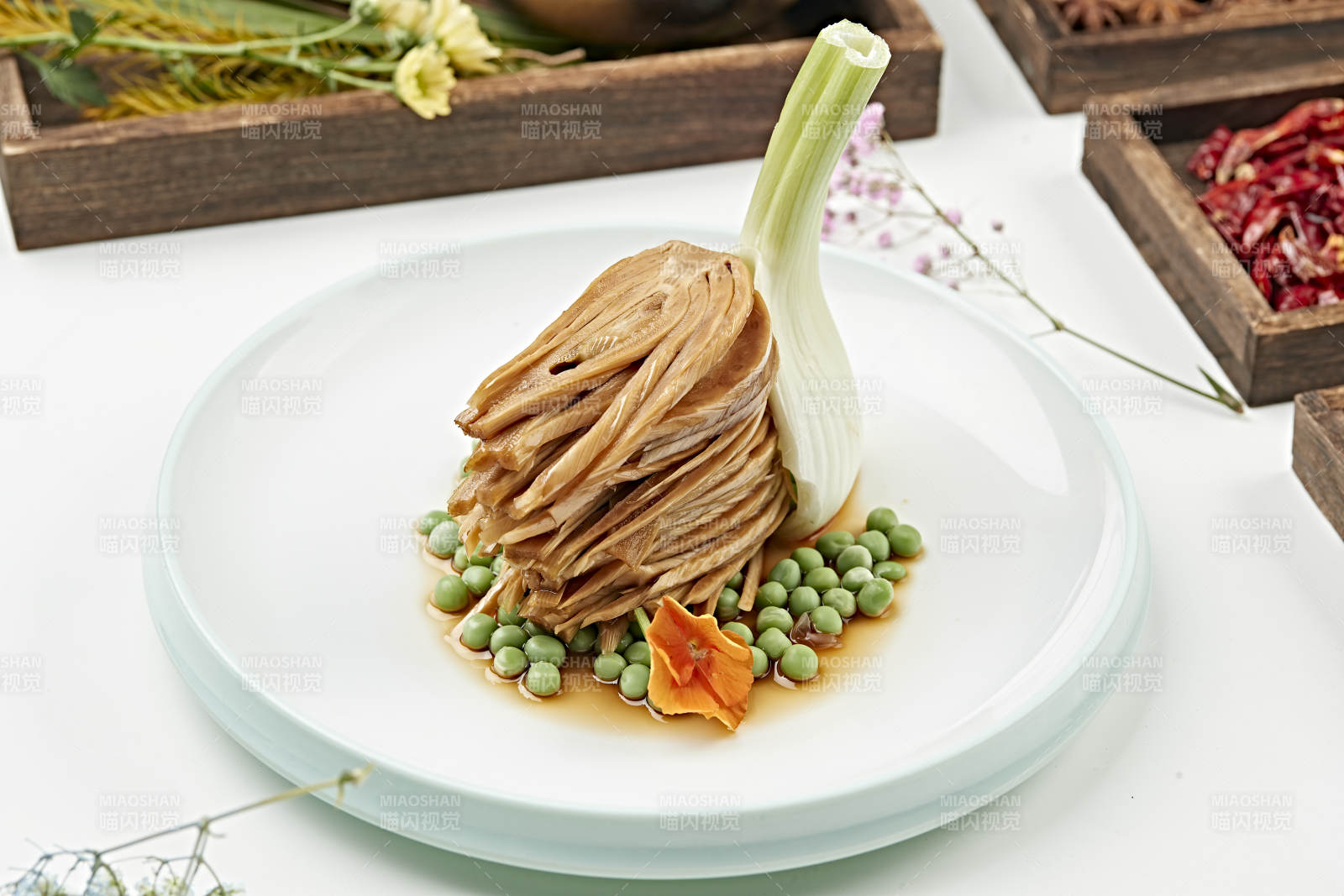 浇汁青豆芥菜根图片